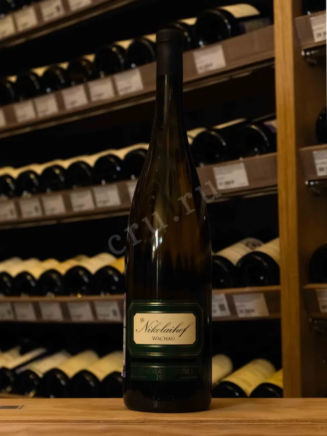 В магазине Крю Профи Nikolaihof Wachau Vinothek Fass Severin Riesling in wooden box 1997 1.5 л