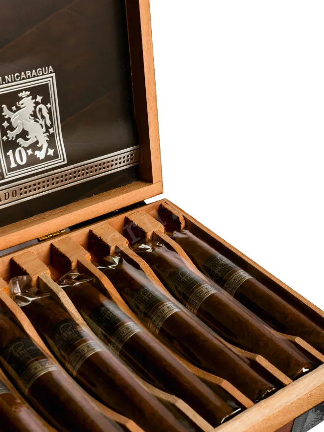 Коробка с сигарами Drew Estsate Liga Privada Selection de Mercado Robusto *10 0 л