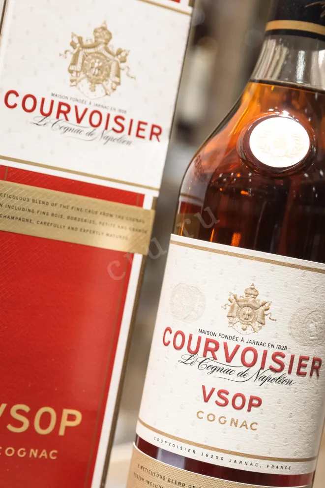 В магазине Крю Профи Courvoisier VSOP 0.7 л