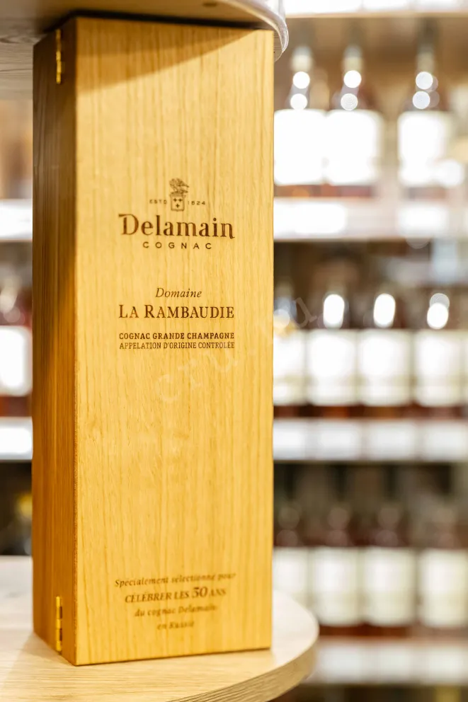 В магазине Крю Профи Delamain Domaine La Rambaudie Grande Champagne In wooden box 0.7 л