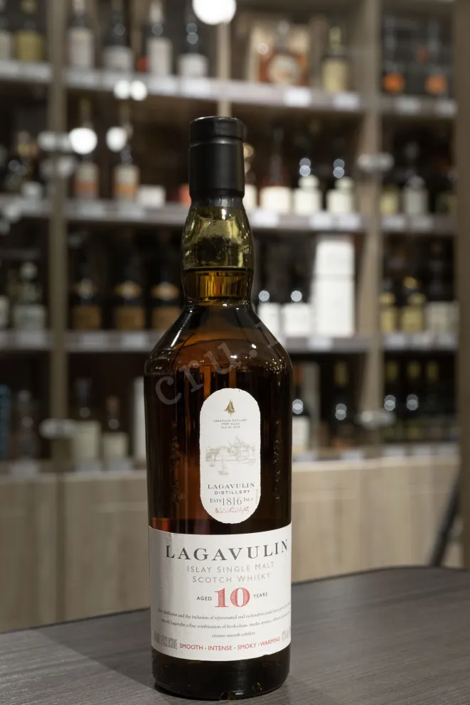 В магазине Крю Профи Lagavulin 10 years old gift box 0.7 л