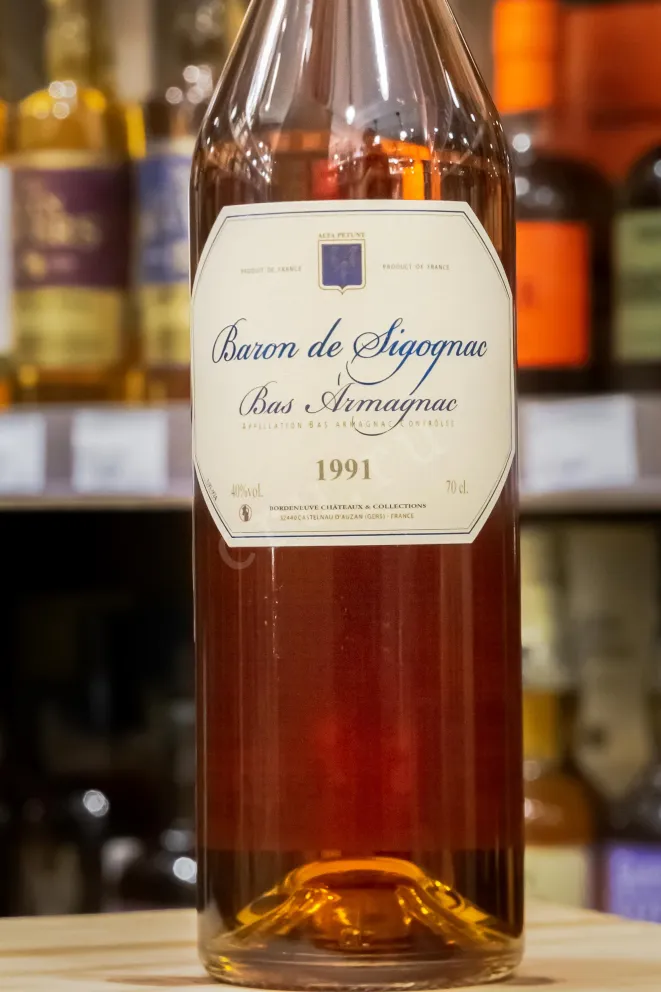 В магазине Крю Профи Baron de Sigognac wooden box 1991 0.7 л