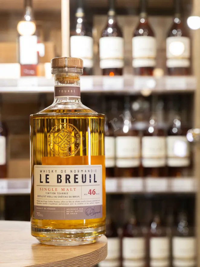 В магазине Крю Профи Le Breuil Single Malt Finiton Tourbee gift box 0.7 л