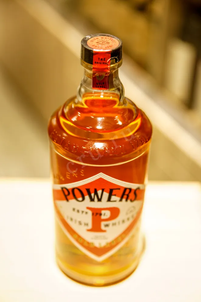 Виски Powers Gold Label with gift box  0.7 л