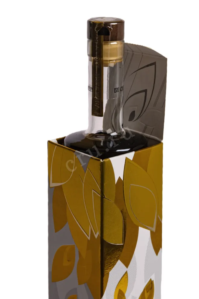 В подарочной коробке Artsakh Mulberry Gold 2026 0.5 л