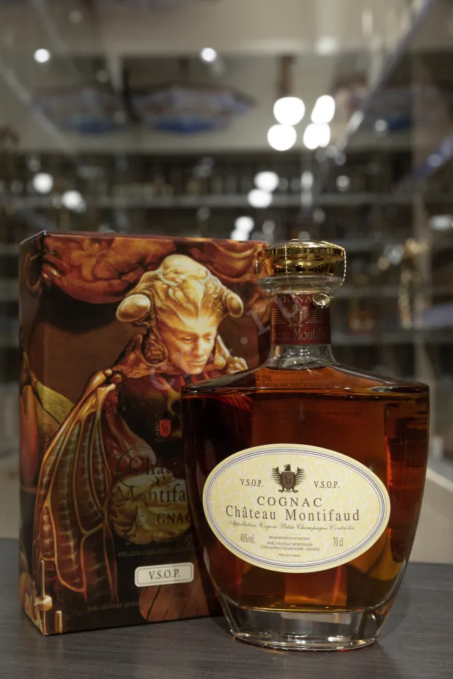 В магазине Крю Профи Chateau de Montifaud Petite Champagne VSOP in gift box 0.7 л