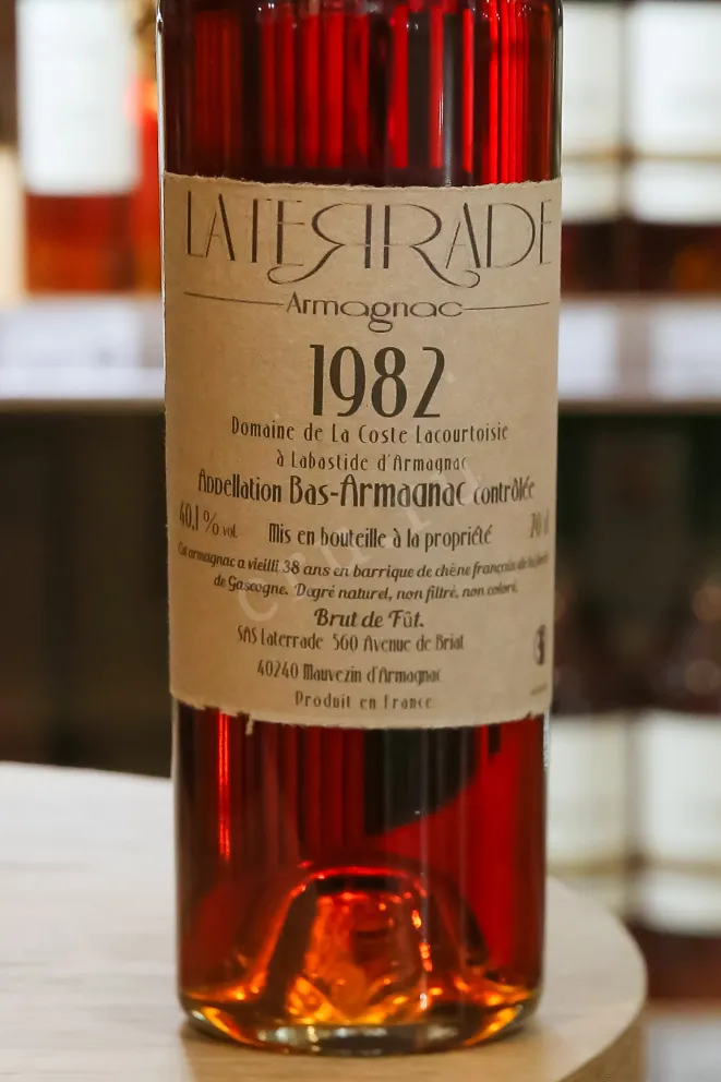 В магазине Крю Профи Laterrade Domaine de La Coste Lacourtoisie Bas-Armagnac in wooden box 1982 0.7 л