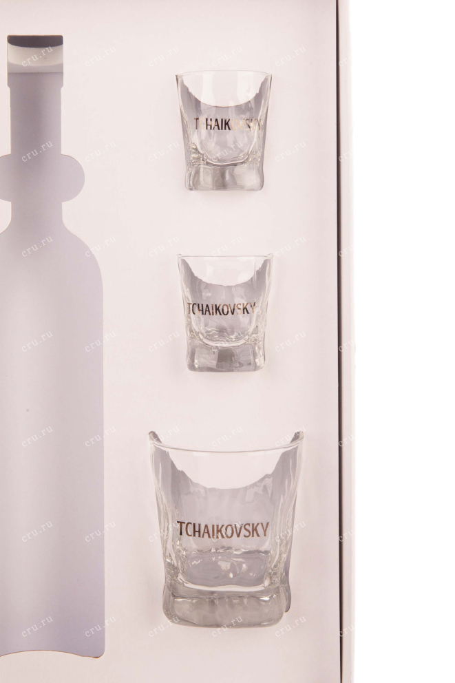 Набор с бокалами Tchaikovsky in gift box + 3 glasses 0.7 л