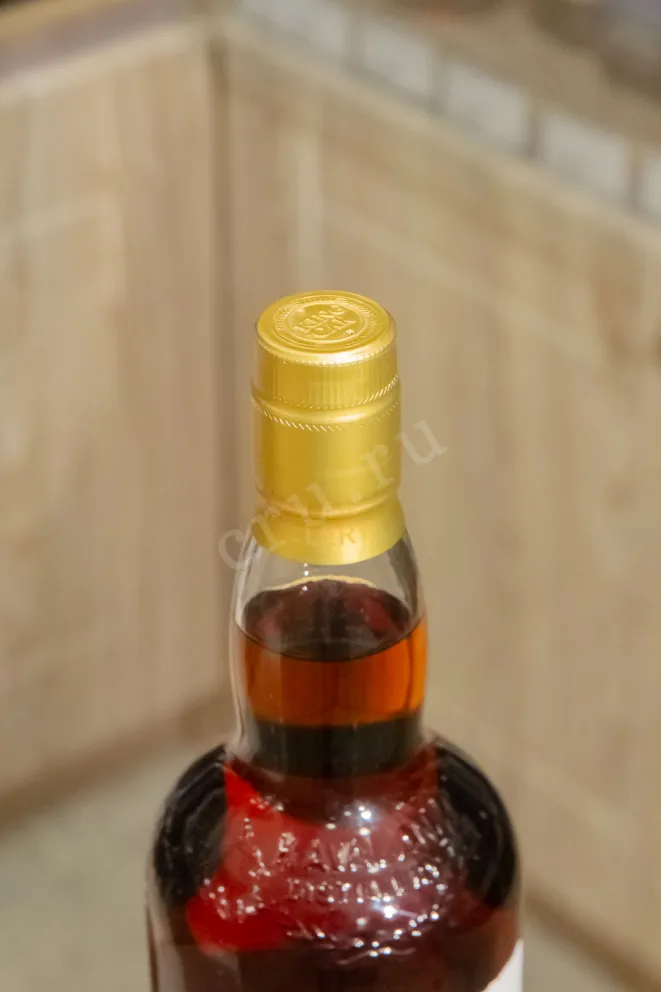 Пробка Kavalan Solist Moscatel Single Cask Strength wooden box 0.75 л