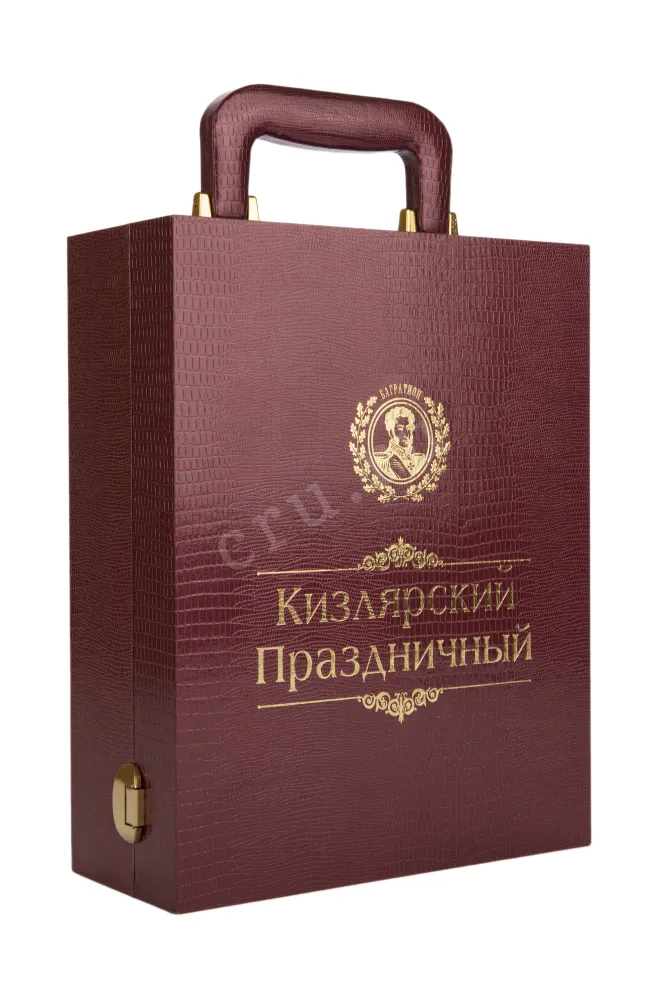 Коньяк Кизлярский Праздничный КС в кейсе  0.7 л