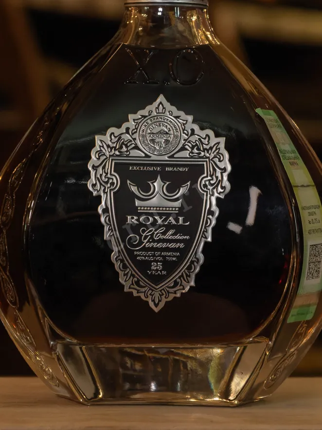 В магазине Крю Профи Ginevan Royal Collection Silver XO 25 years old in gift box 0.75 л