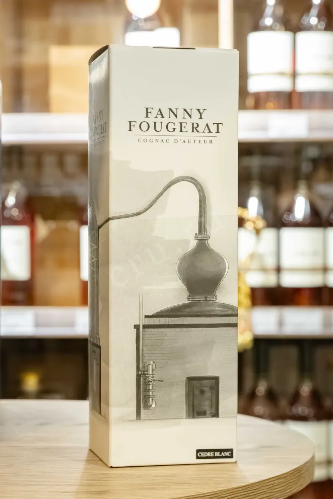 В магазине Крю Профи Fanny Fougerat Cedre Blanc Extra Old Fins Bois in gift box 0.7 л