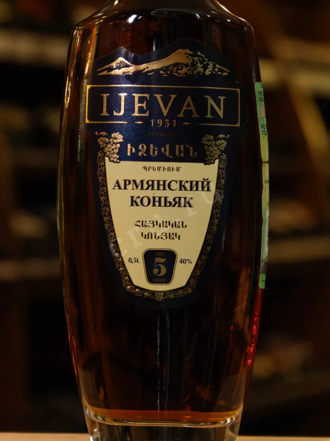 В магазине Крю Профи Ijevan Premium 5 years old 0.5 л