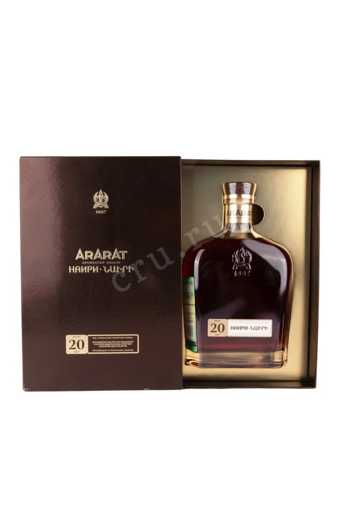 Коньяк Наири Арарат 20 лет в подарочной коробке  0.7 л