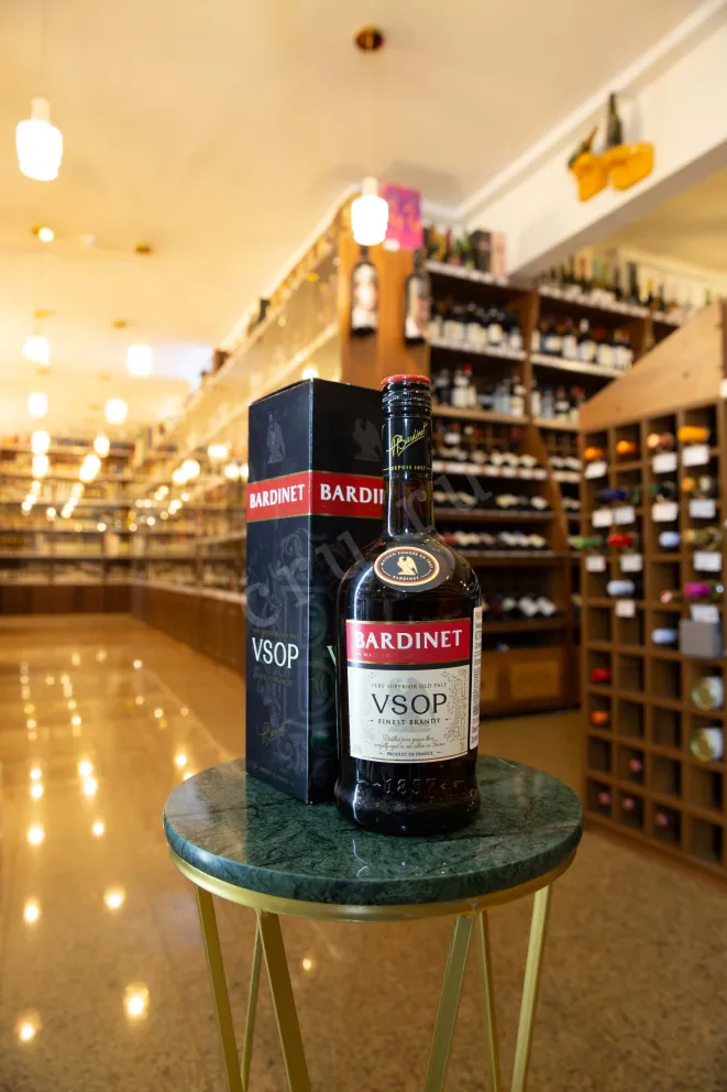 В магазине Крю Профи Bardinet VSOP 0.7 л