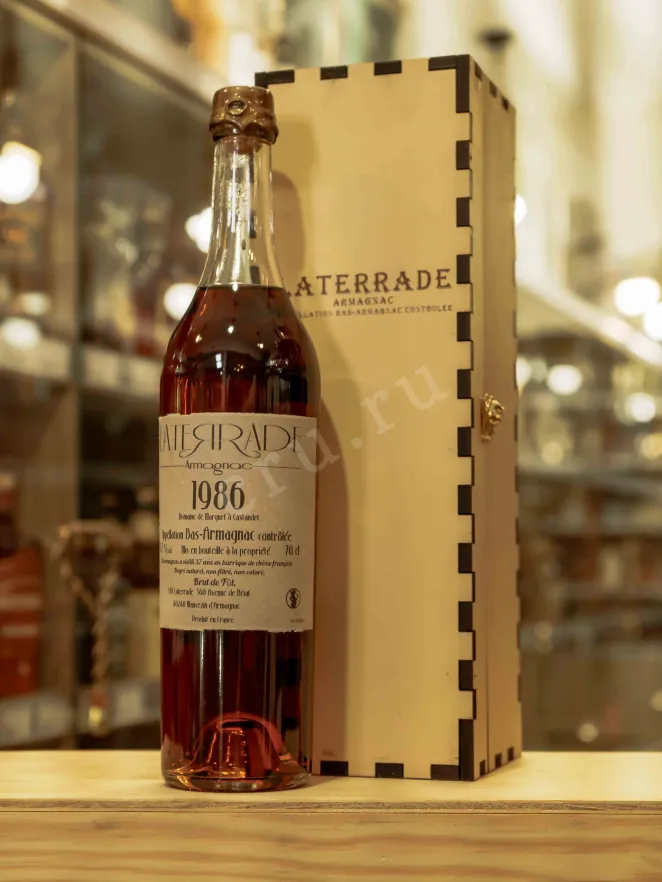 В магазине Крю Профи Laterrade Domaine de Lartigue Marquet Bas-Armagnac in wooden box 1986 0.7 л