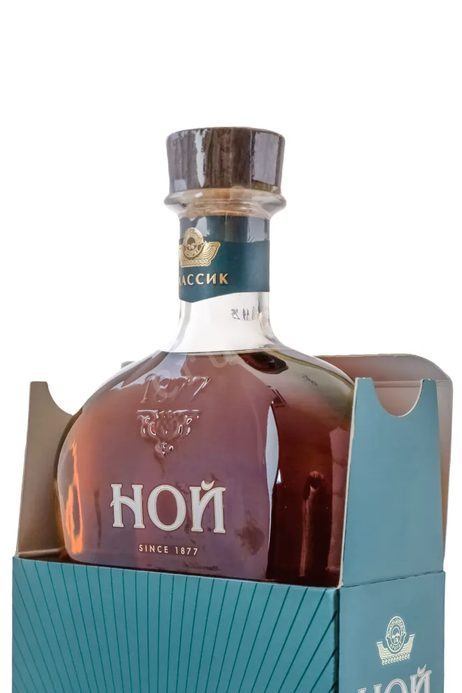 В подарочной коробке Noy Classic 7 years 0.7 л