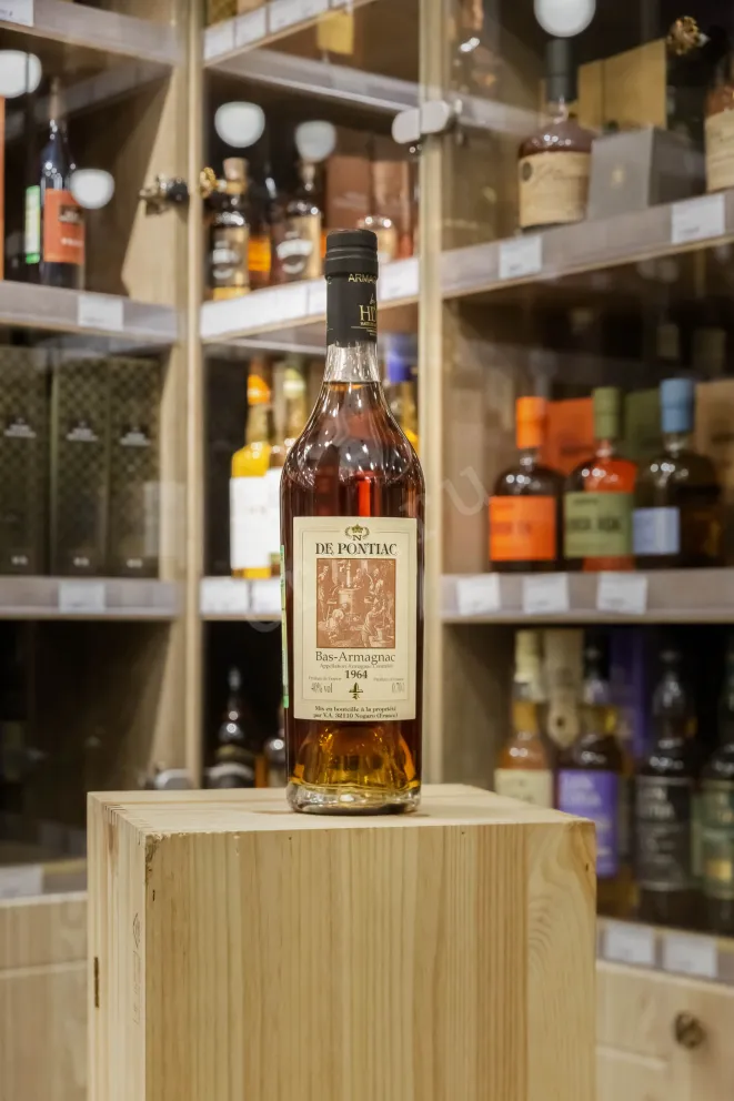 В магазине Крю Профи Bas-Armagnac De Pontiac wooden box 1964 0.7 л