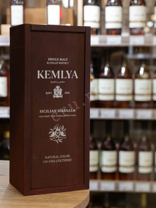 В магазине Крю Профи Kemlya Sicilian Marsala wooden box 0.7 л