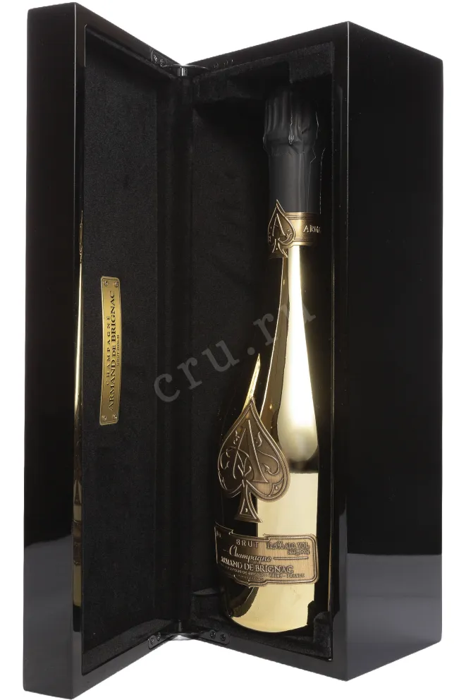 В подарочной коробке Armand de Brignac Brut in gift box with case 2021 0.75 л