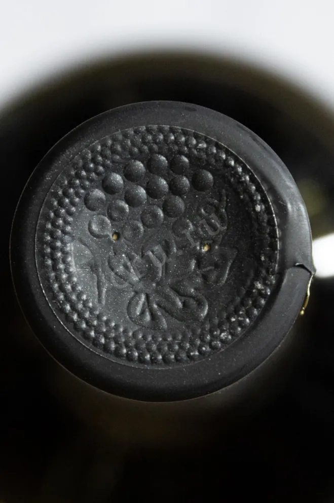 Пробка Schuchmann Saperavi 2022 0.75 л