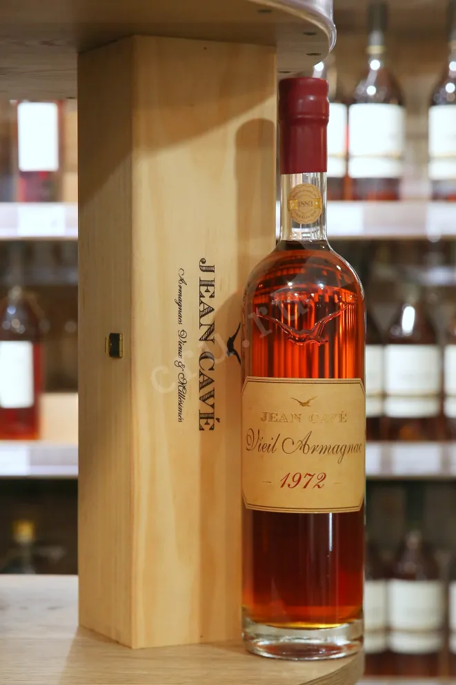 В магазине Крю Профи Jean Cave Vieil in gift box 1972 0.7 л