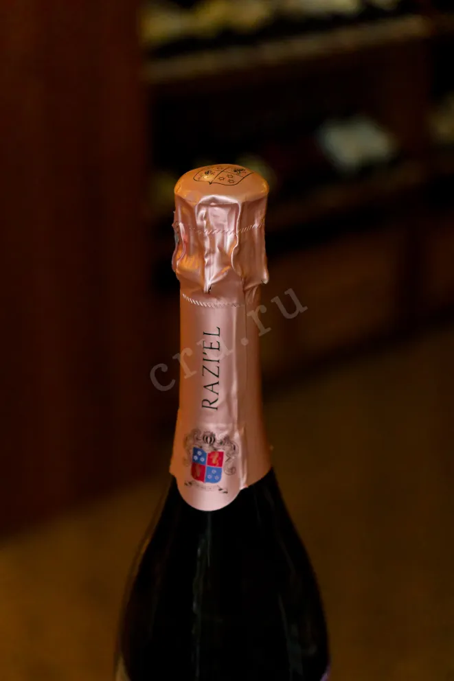 Пробка Razi'el Rose in gift box 2020 0.75 л