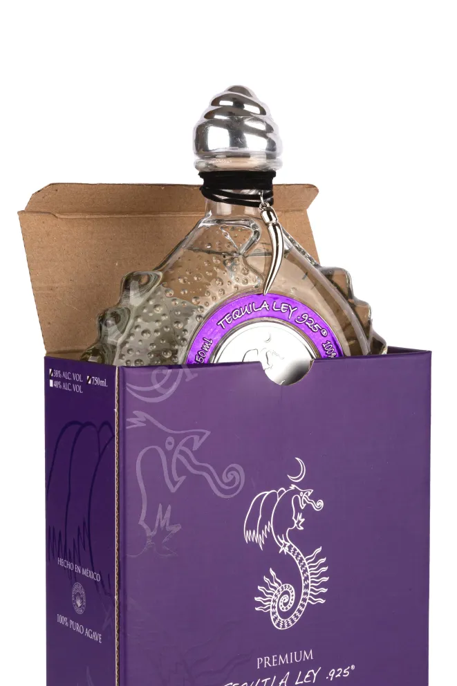 В подарочной коробке Ley 925 Anejo Cristalino Diamond Premium gift box  0.75 л