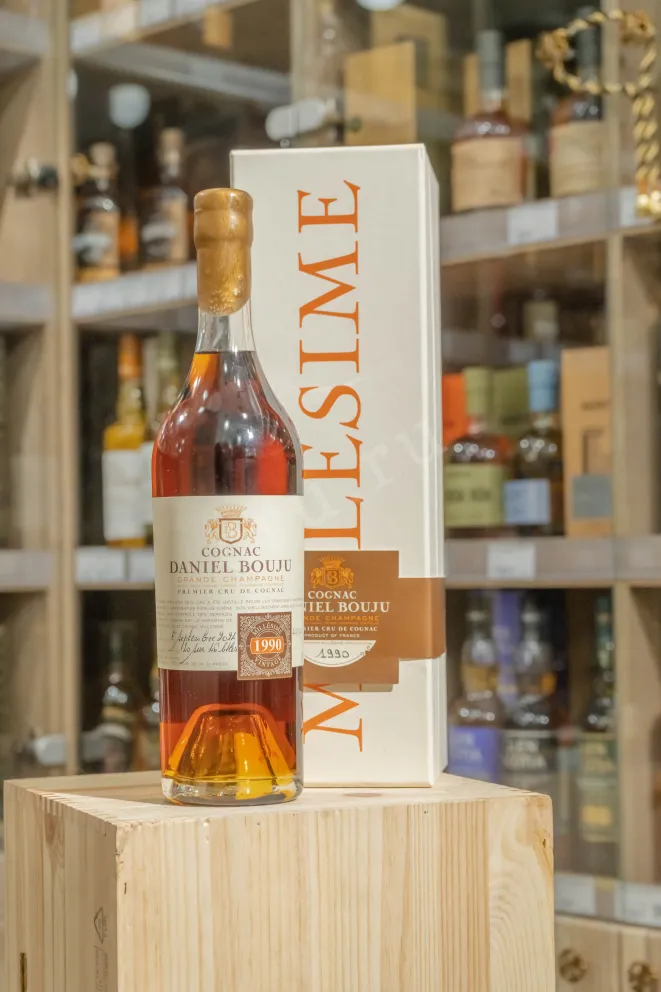 В магазине Крю Профи Daneil Bouju Grande Champagne Premier Cru De Cognac in gift box 1990 0.7 л