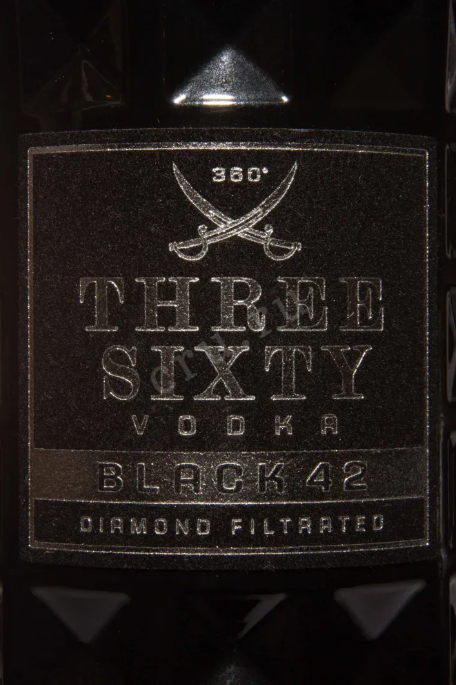 Этикетка Three Sixty Black 42 0.7 л