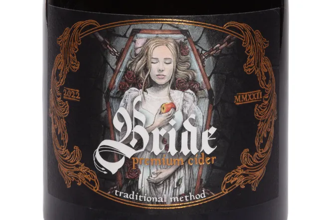 Этикетка Rebel Apple Bride Premium Traditional 0.75 л