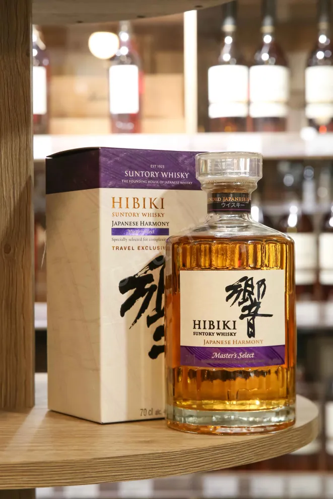 В магазине Крю Профи Hibiki Japanese Harmony Master's Select gift box 0.7 л