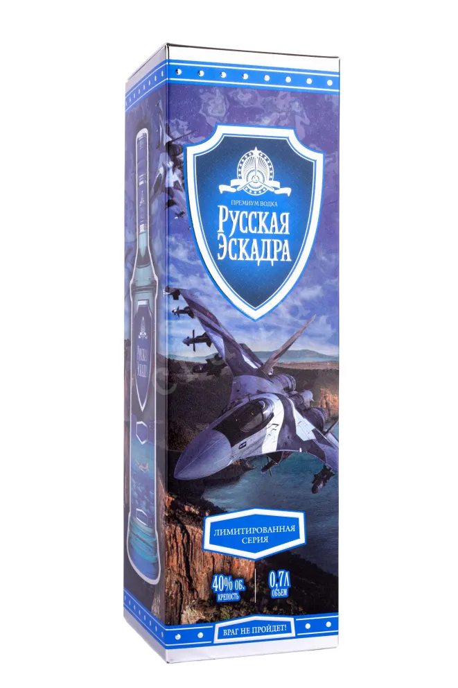 Водка Русская Эскадра Самолет в подарочной упаковке  0.7 л