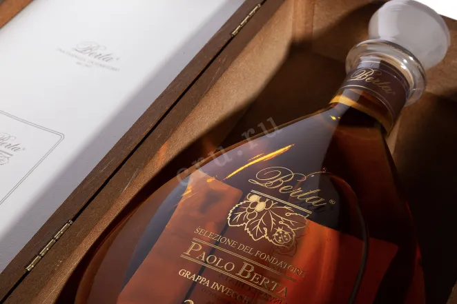 В деревянной коробке Berta Riserva Del Fondatore Paolo Berta 2004 0.7 л