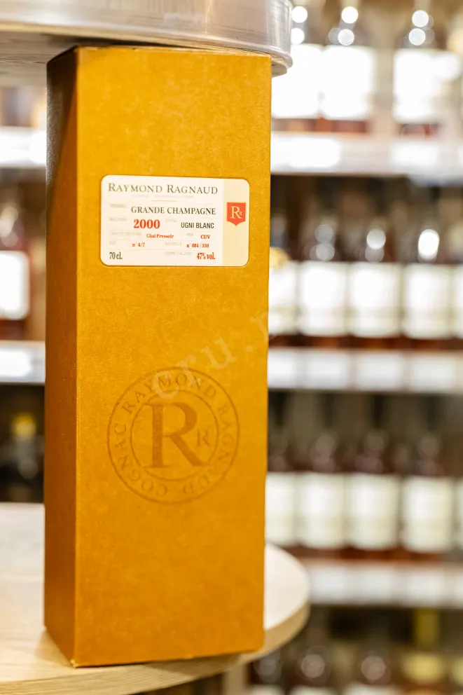 В магазине Крю Профи Raymond Ragnaud Millesime Grande Champagne in gift box 2000 0.7 л