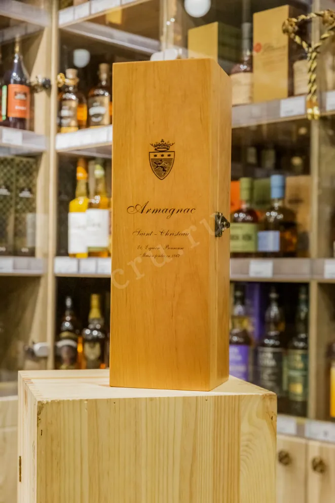 В магазине Крю Профи Saint-Christeau 1999 0.7 л