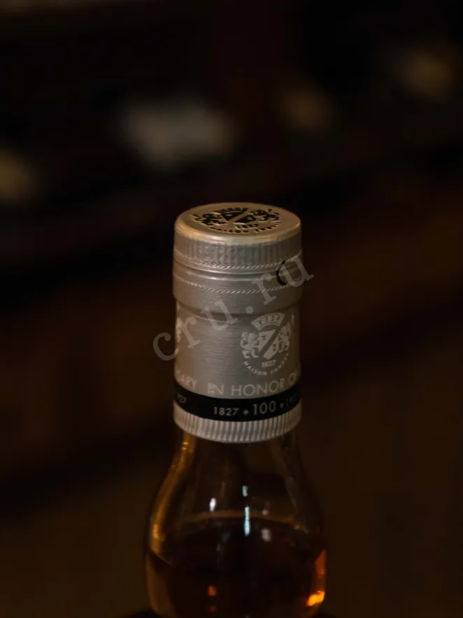Пробка Grand Marnier Cuvee du Centenaire with gift box 0.7 л