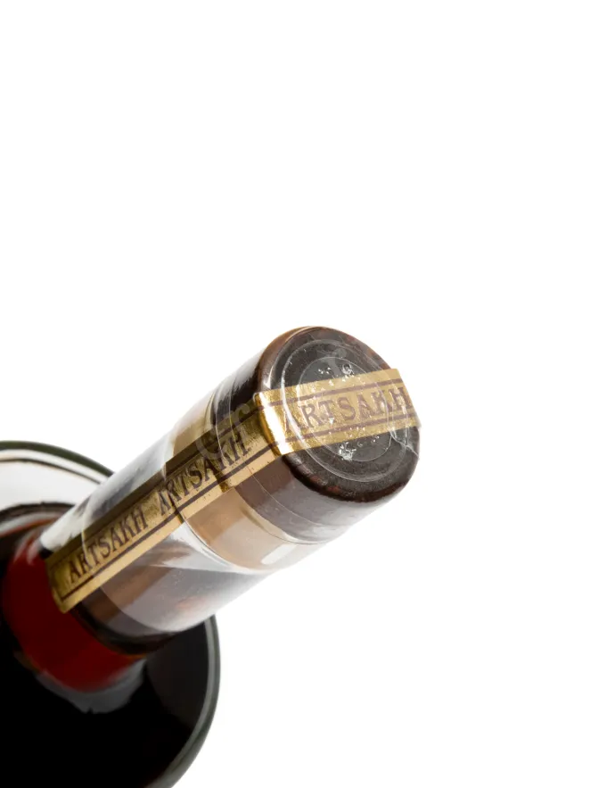 Водка Арцах Тутовая Золотая  0.5 л