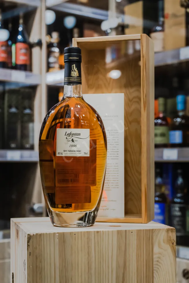 В магазине Крю Профи Lafontan 1996 0.7 л