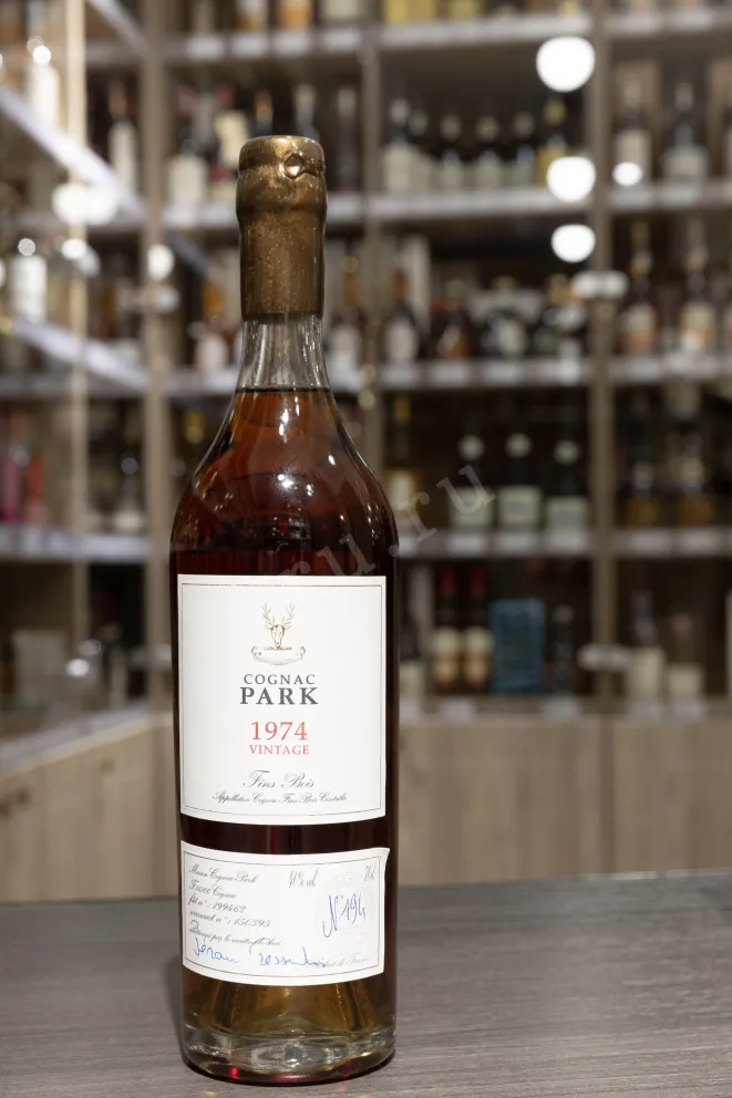 В магазине Крю Профи Park  Fins Bois Vintage in wooden box 1974 0.7 л