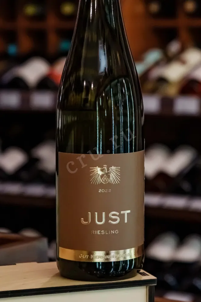 В магазине Крю Профи Gut Hermannsberg Just Riesling Trocken 2022 0.75 л