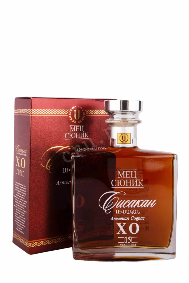 Коньяк Мец Сюник Сисакан ХО 15-летний в подарочной упаковке  0.5 л