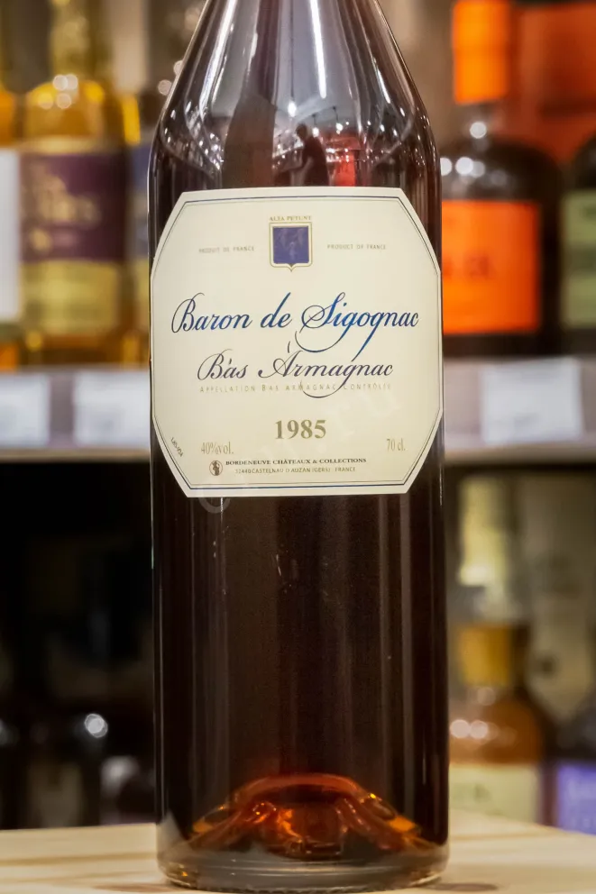 В магазине Крю Профи Baron de Sigognac wooden box 1985 0.7 л