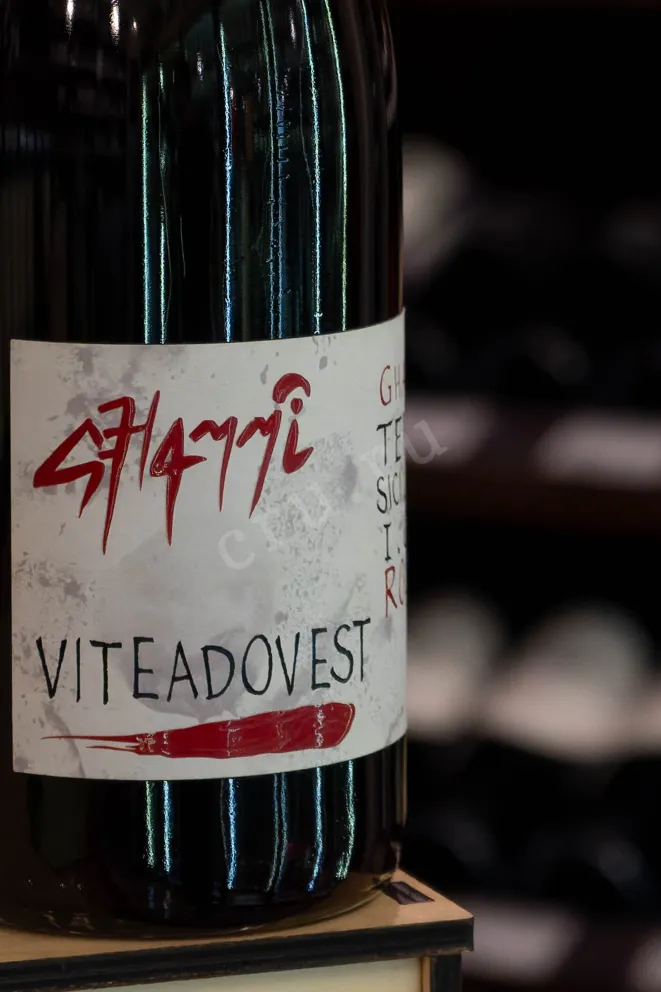 В магазине Крю Профи Viteadovest Chammi Terre Siciliane Rosso 2020 0.75 л