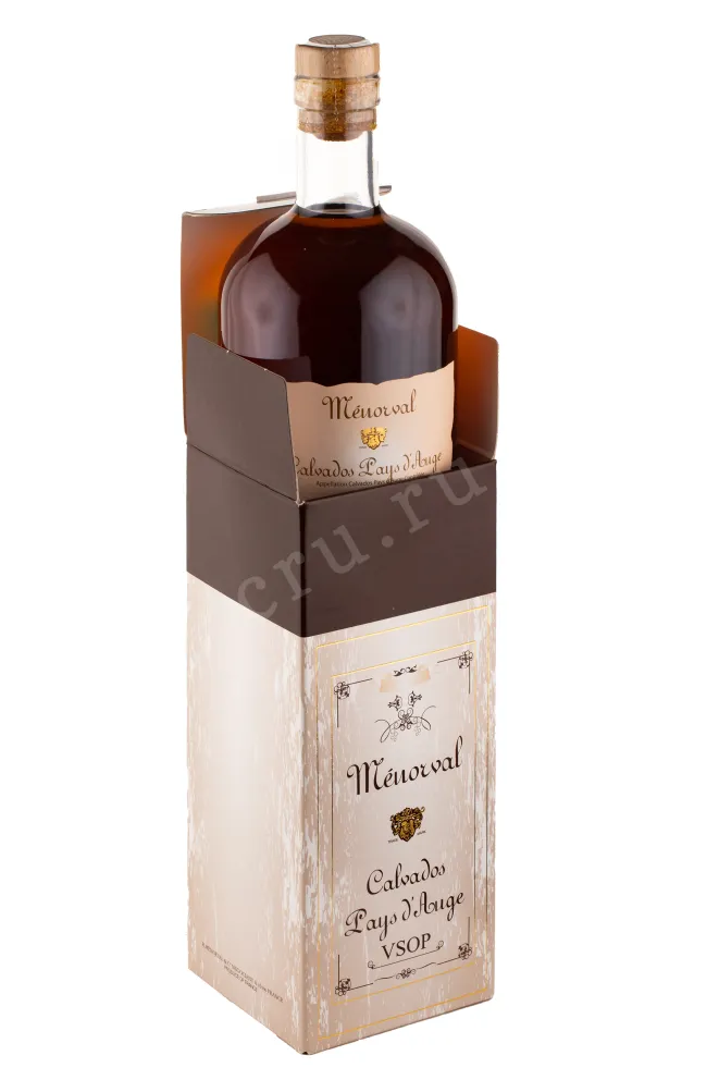 Бутылка кальвадоса Менорвал VSOP 0.7 в подарочной коробке