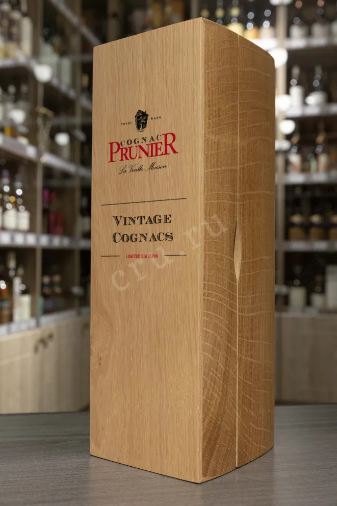 В магазине Крю Профи Prunier Grande Champagne 1976 Vintage wooden box 1976 0.7 л