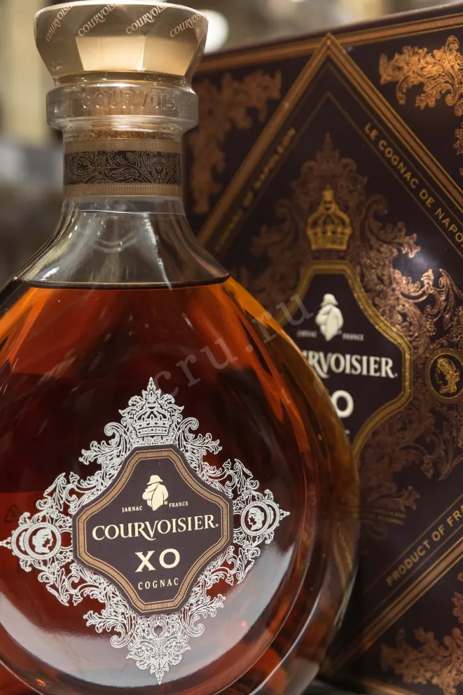 В магазине Крю Профи Courvoisier XO in gift box 0.7 л