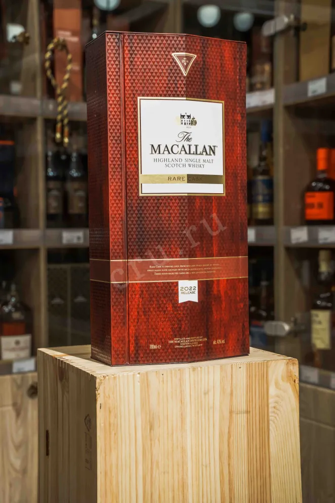 В магазине Крю Профи The Macallan Rare Cask Black gift box 2022 0.7 л