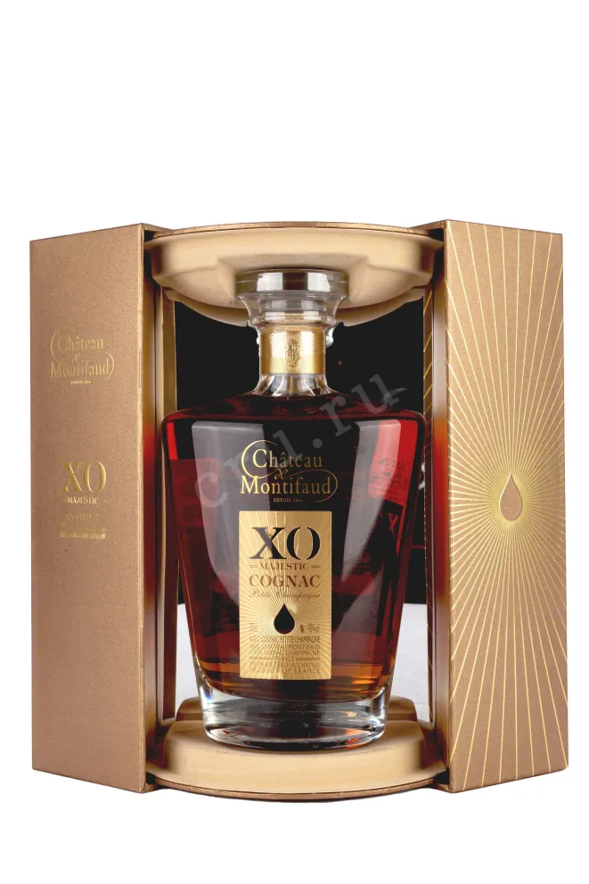 В подарочной коробке Chateau Montifaud Petit Champagne XO Majestic gift box 0.7 л
