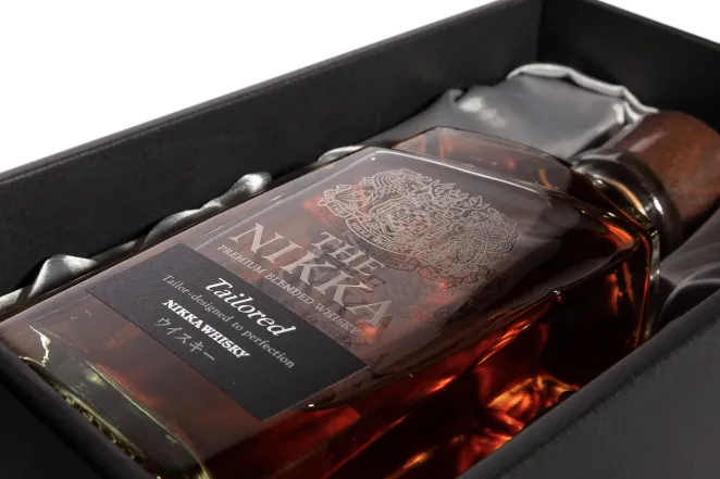 В подарочной коробке Nikka Tailored with gift box 0.7 л